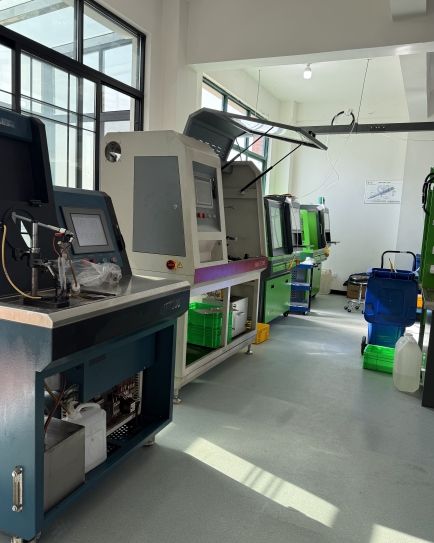 Bosch EPS 205 injector test bench in our lab
